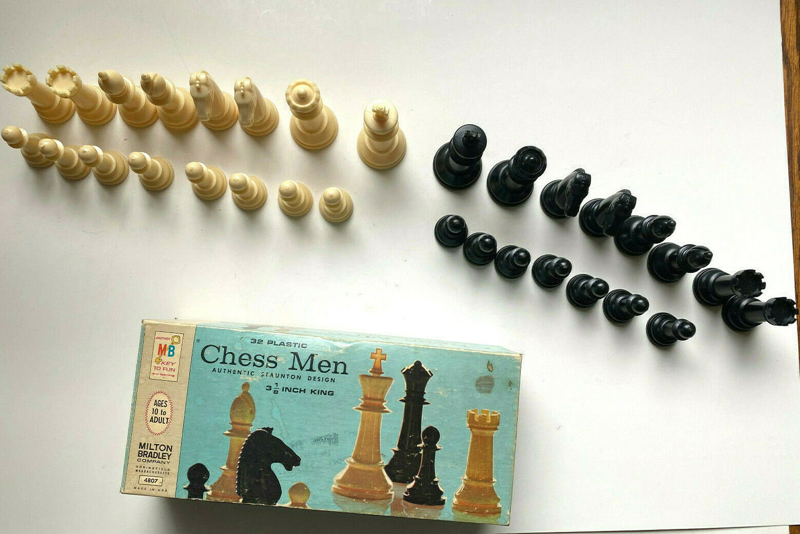 Vintage 1969 Milton Bradley 31 Piece 3 1/8" Chess Men #4807 1 Black Pawn Missing